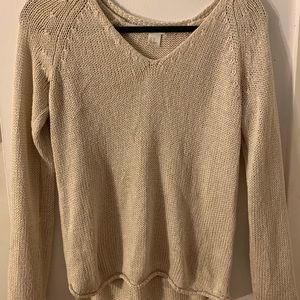 TOPS/SWEATERS - IN NEW CONDITION, VERY COMFY